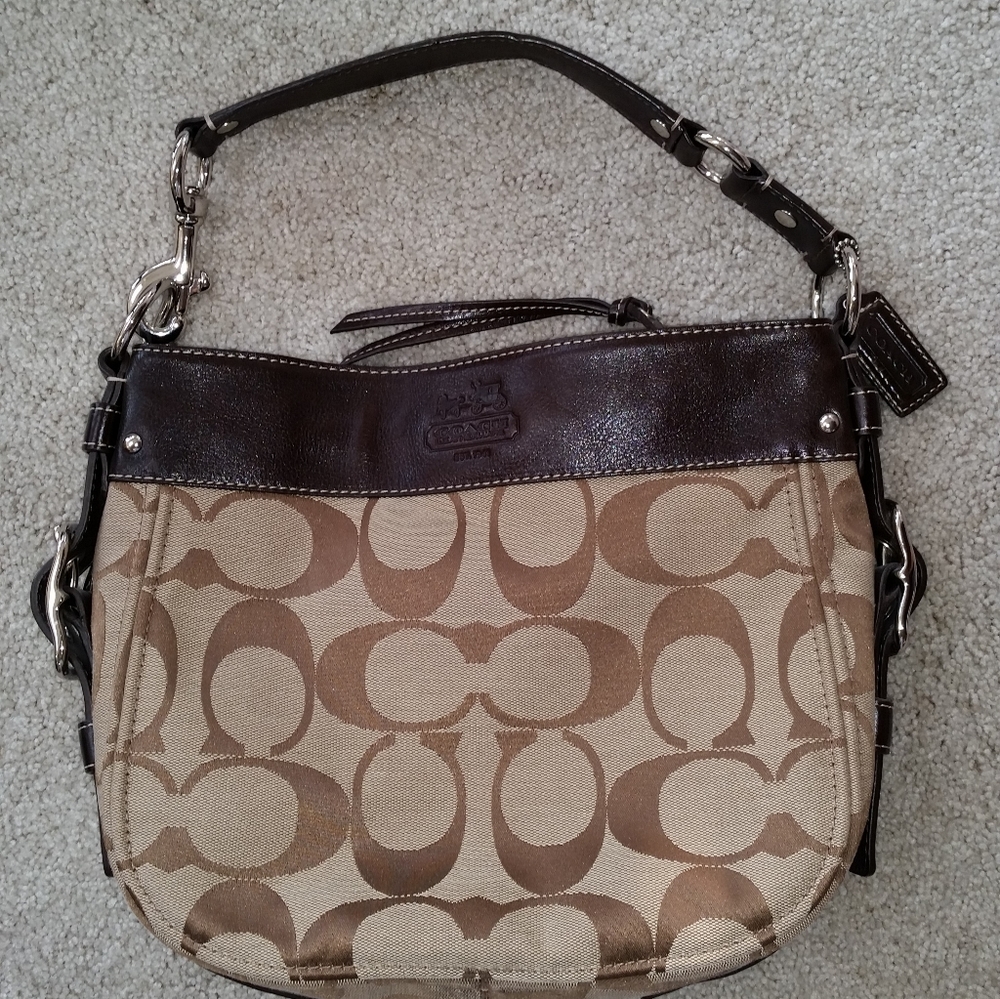 LIKE NEW Coach shoulder bag